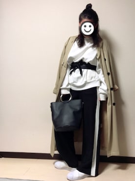 「肩掛け」｜「アイテム（トレンチコート）」を使った、izu☺︎さん（レディース・161cm）の春コーディネート