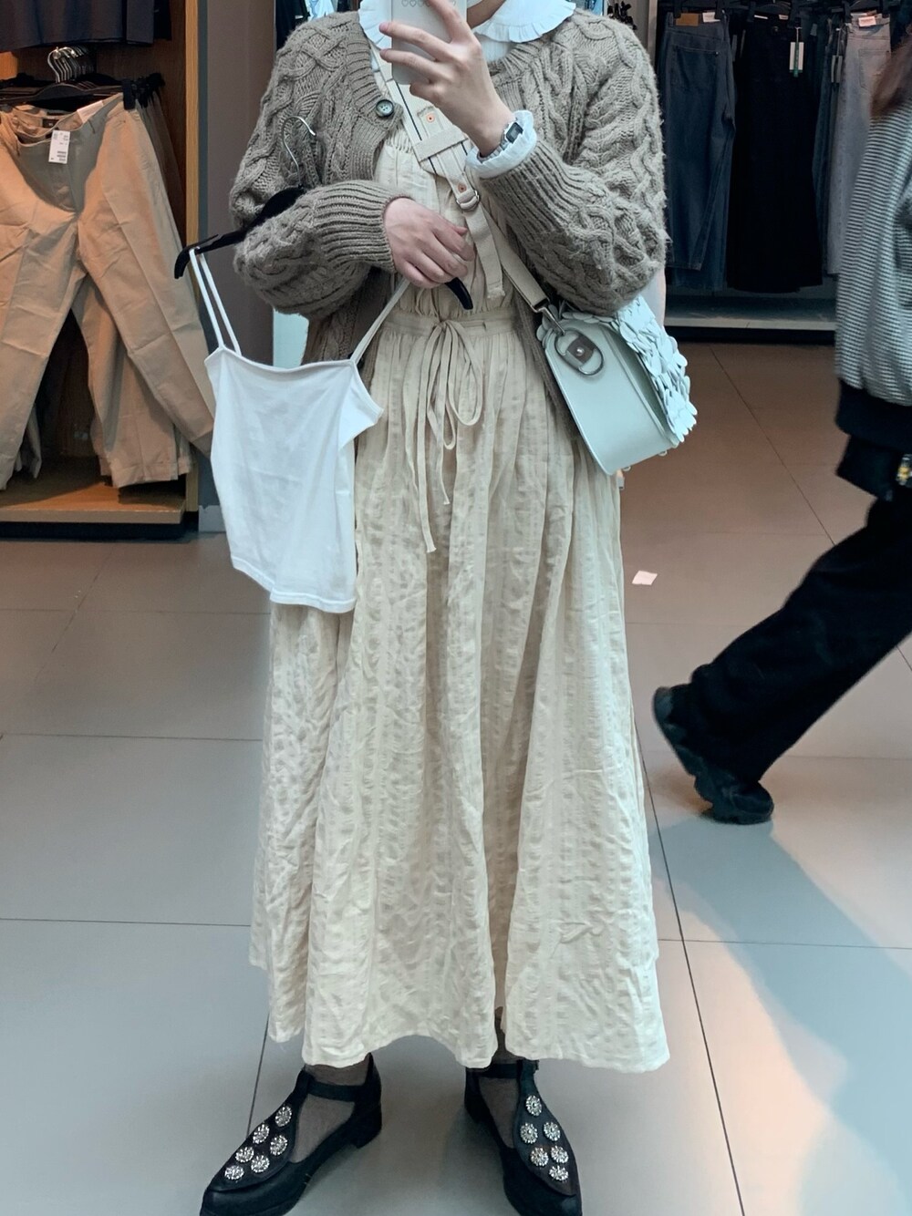 「TOKYO BOPPERのアイテム（シューズ、ブラック系）」を使った、yeewさん（レディース・169cm）の春コーディネートの1枚目の写真