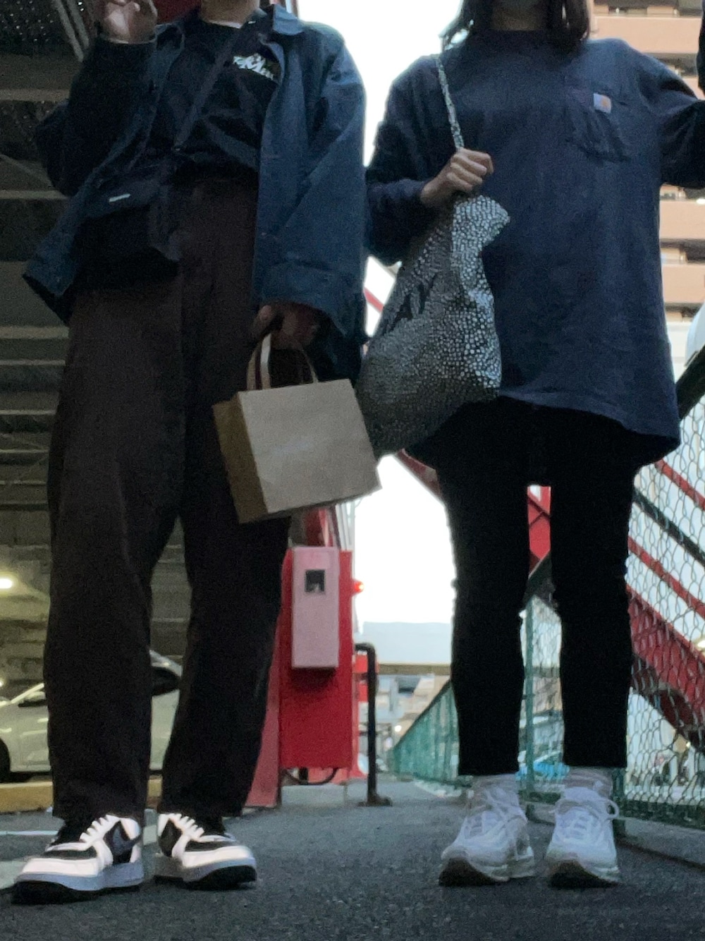 MONCLERのデニムジャケットを使ったレディース人気ファッション