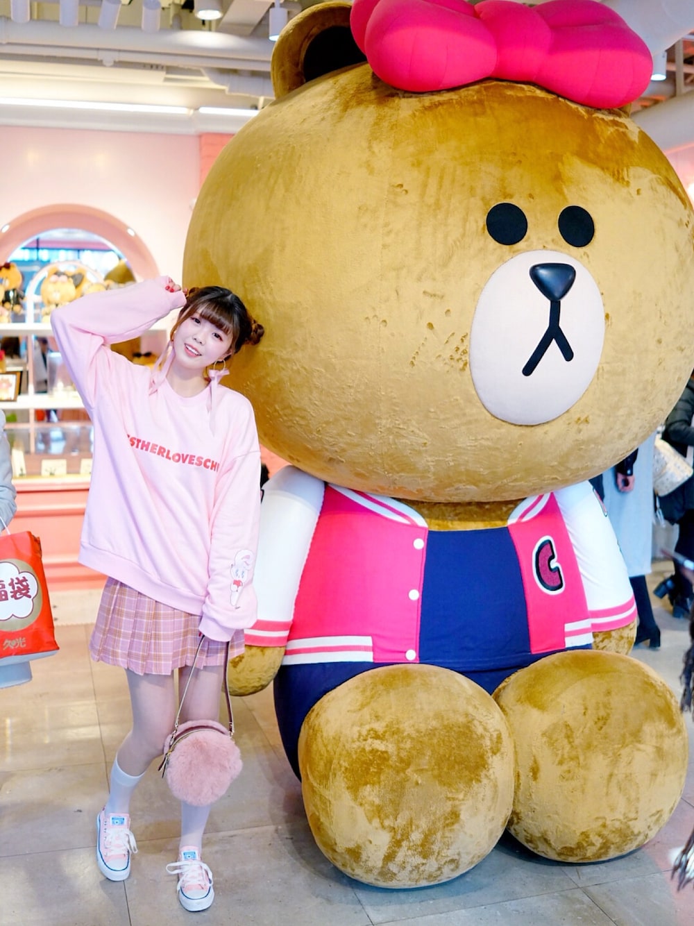 「chuuのアイテム（パーカー、ピンク系）」を使った、_小白菜さん（レディース・165cm）の冬コーディネートの1枚目の写真