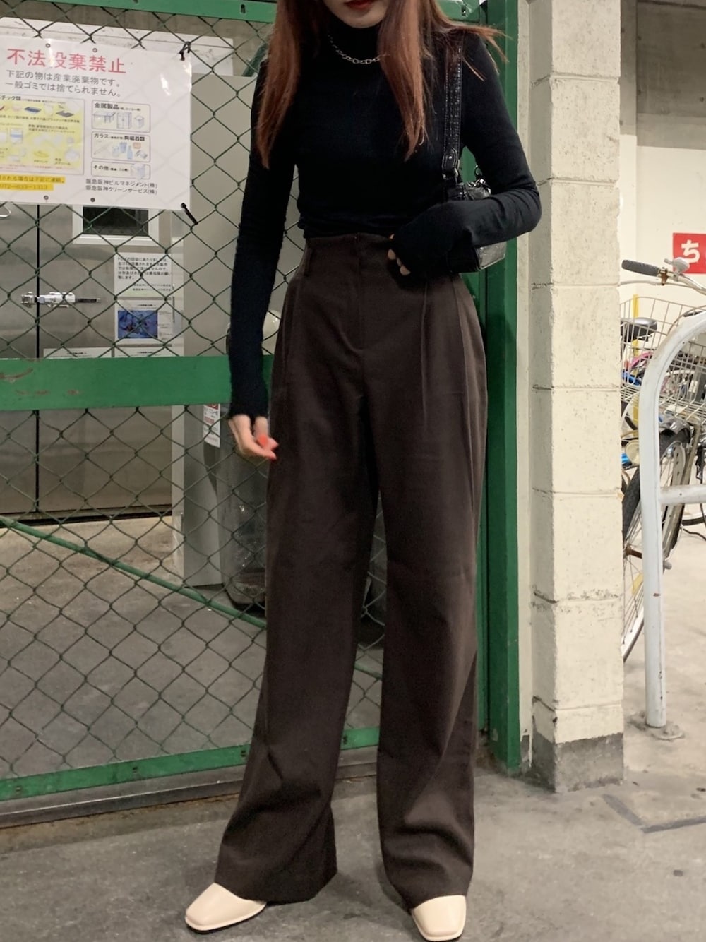 「ワイドパンツ、ショートブーツ、ブーツ、タートルネック、ブラウン、タックパンツ、シンプル、チョーカー、韓国ファッション、韓国ブランド」｜「no brandの｟即納｠plain turtle neck（Tシャツ/カットソー、その他）」を使った、lazyandeasyさん（レディース・158cm）の冬コーディネートの1枚目の写真