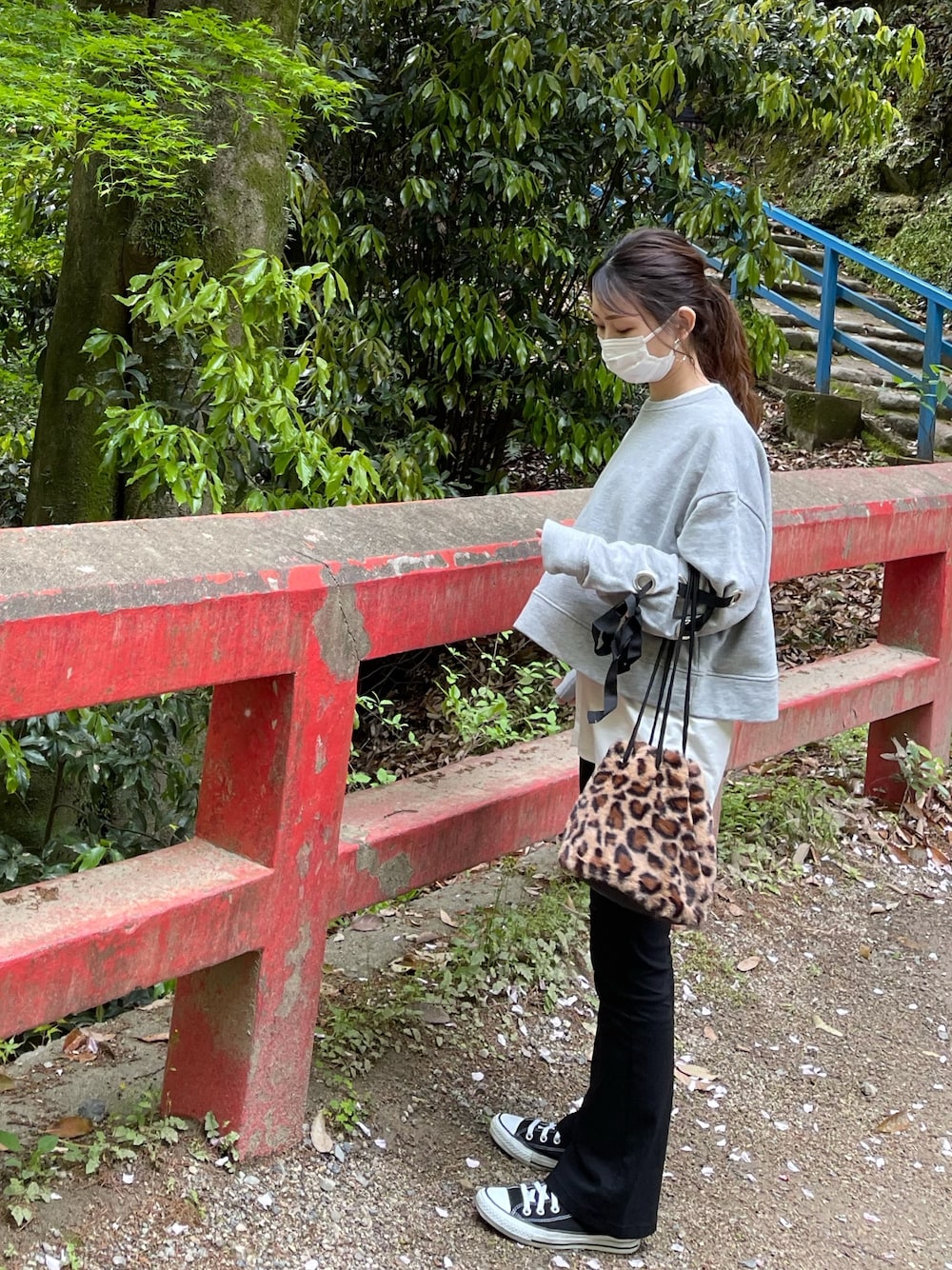 「休日スタイル、カジュアルコーデ、シンプル、シンプルコーデ、ラクチンコーデ、今日のコーデ、低身長コーデ、プチプラ、ラフコーデ、スニーカー」｜「ZARAのアイテム（パーカー、グレー系）」を使った、きょこさん（レディース・153cm）の春コーディネートの1枚目の写真