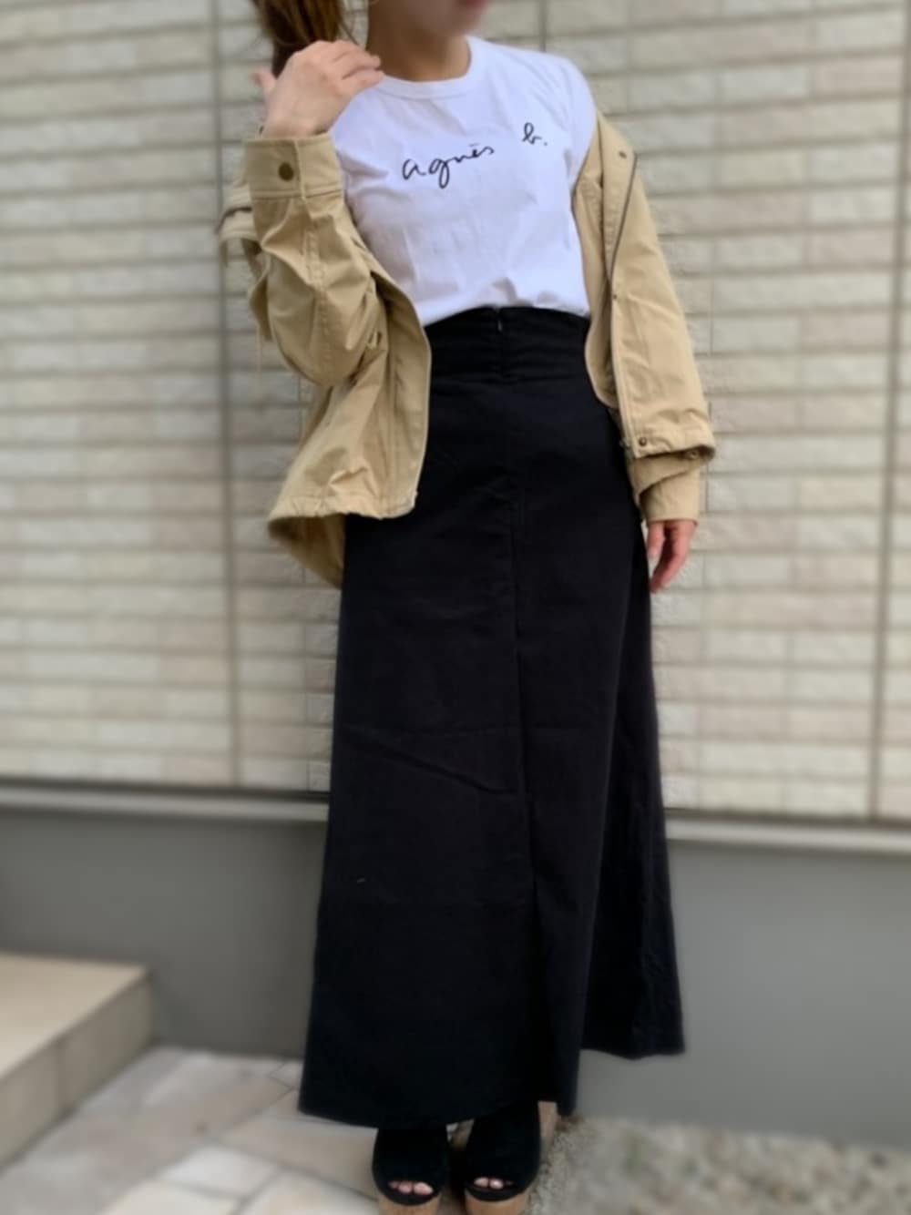 「大人トレンドカジュアル、秋のカフェオレコーデ、アニエスベー」｜「agnes b.のS137 E TS　ロゴTシャツ（Tシャツ/カットソー、ホワイト系）」を使った、yuko*さん（レディース・151cm）の秋コーディネートの1枚目の写真