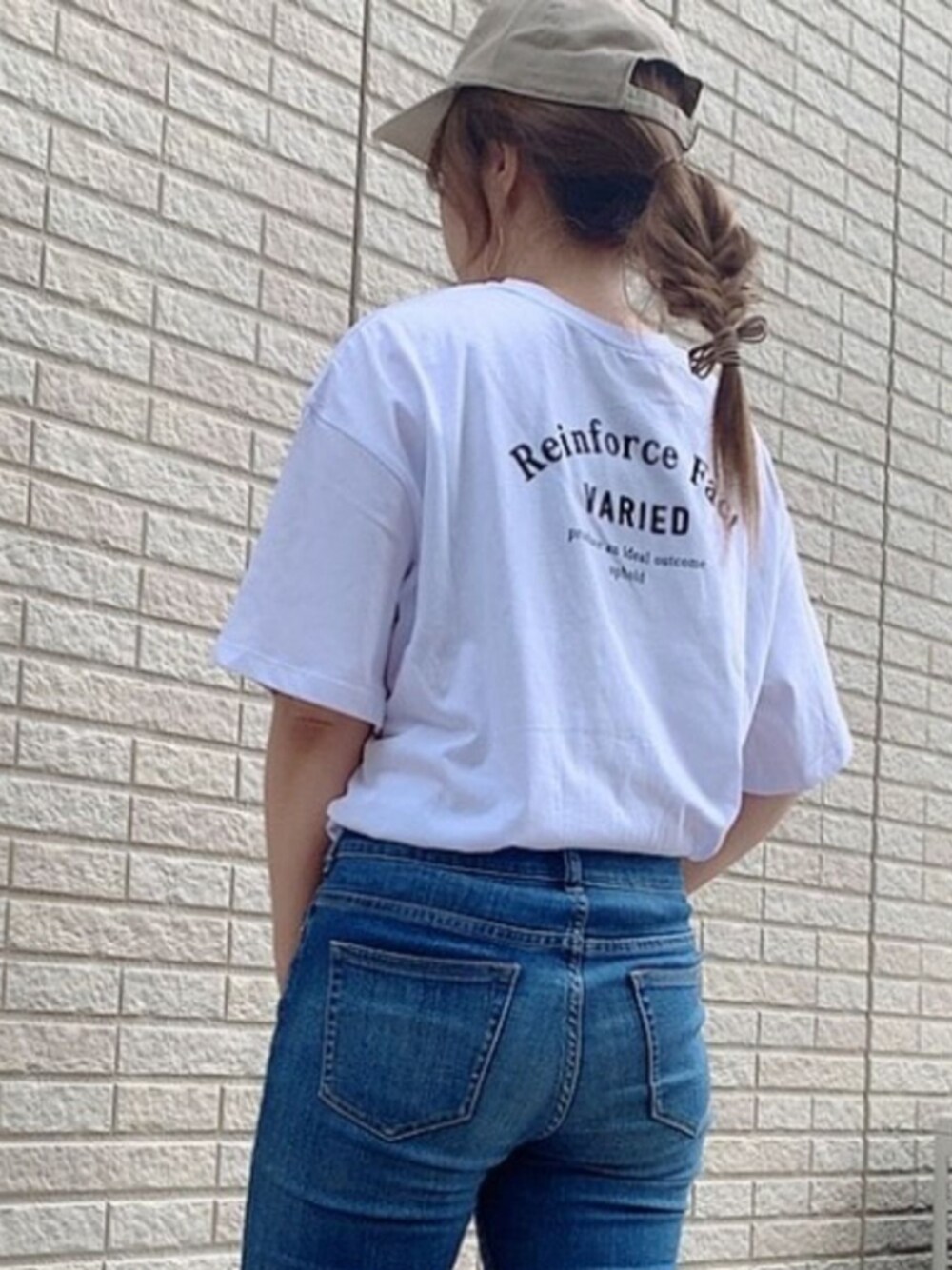「楽チンコーデ、オトナカジュアル、シンプル、プリントT、デニムパンツ、白Tシャツ、今日のコーデ、キャップ」｜「newhattanの【newhattan】 ニューハッタン キャップ STONE WASHED CAP（キャップ、グリーン系）」を使った、yuko*さん（レディース・151cm）の夏コーディネートの1枚目の写真