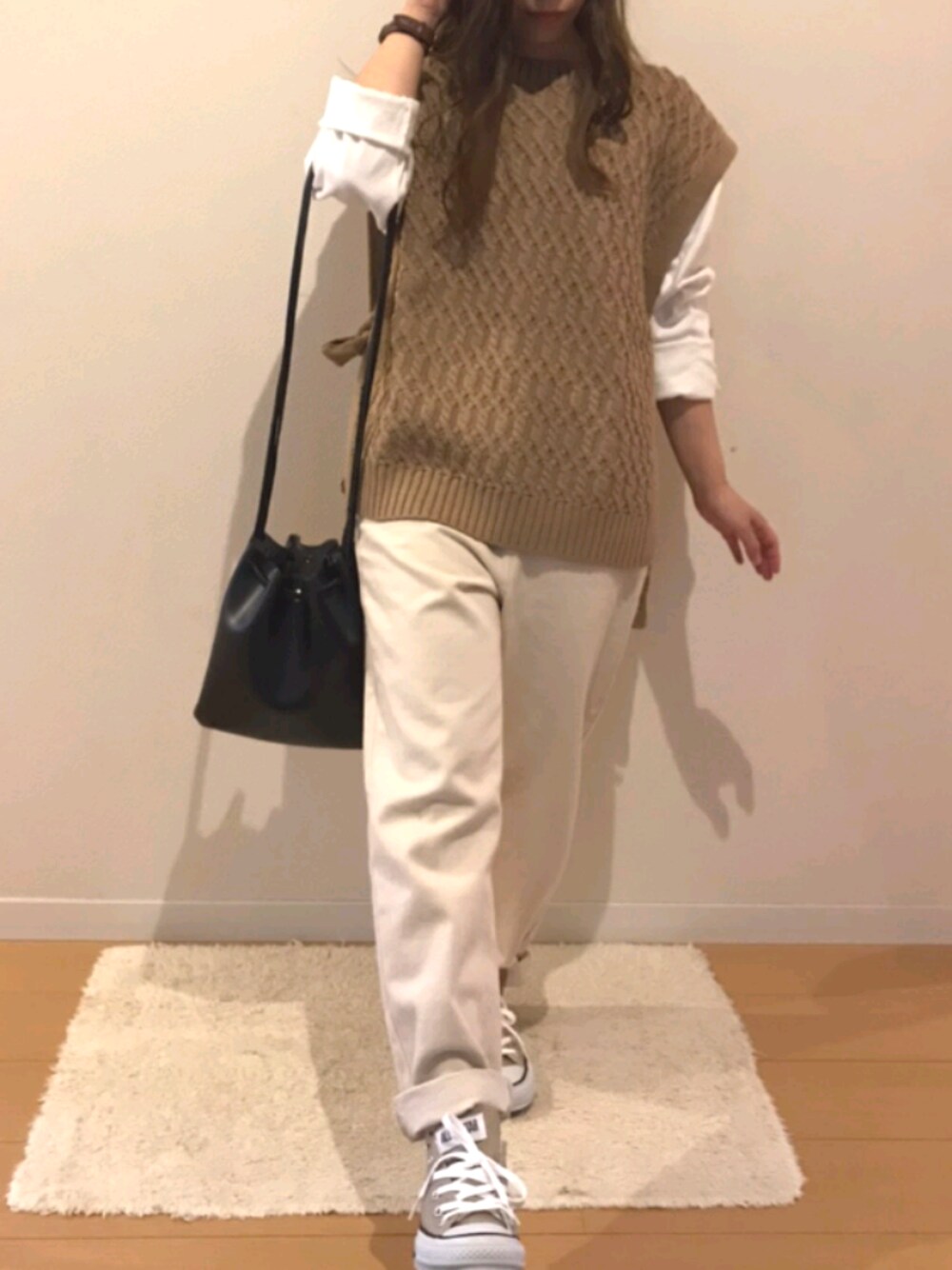 「シンプルコーデ、秋コーデ、きれいめカジュアル、プチプラ、ブラウン、カジュアル、converse、秋服準備はじめました、Crisp」｜「CONVERSEの◆[コンバース]CONVERSE ALL STAR SC COL OX スニーカー（スニーカー、ベージュ系）」を使った、yuko*さん（レディース・151cm）の秋コーディネートの1枚目の写真