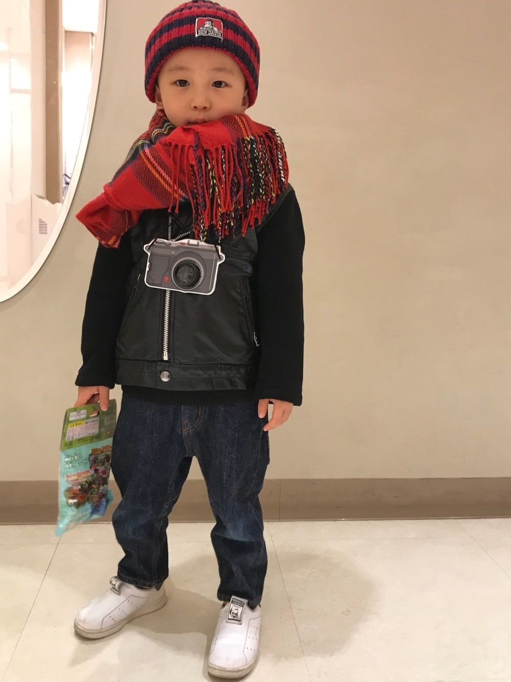 「uu、キッズコーデ、おしゃれさんと繋がりたい、おとこのこ、ライダース」｜「UNIQLOのアイテム（ライダースジャケット、ブラック系）」を使った、neuneuneuさん（キッズ・90cm）の冬コーディネートの1枚目の写真