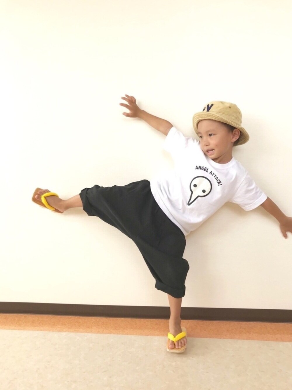 「キッズファッション、サルエルパンツ、モノトーン、Japan、男の子、キッズコーデ、Tシャツ、4歳、kids、hamomisi」｜「hamomisiのアイテム（その他パンツ、ブラック系）」を使った、neuneuneuさん（キッズ・100cm）の秋コーディネートの1枚目の写真