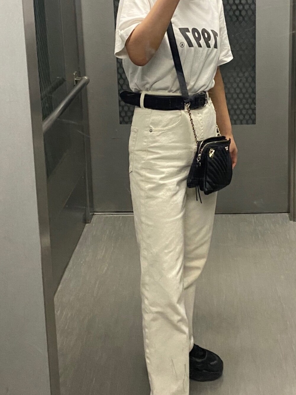 「white、summer、girl、GU、youthloser、monotone」｜「YOUTH LOSERのアイテム（Tシャツ/カットソー、ホワイト系）」を使った、Ⓜ️さん（レディース・160cm）の夏コーディネートの1枚目の写真