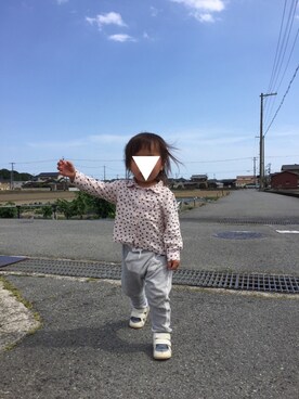 「H&M（エイチ・アンド・エム）のアイテム（シャツ/ブラウス、ピンク系）」を使った、あさchocoさん（レディース）の秋コーディネート