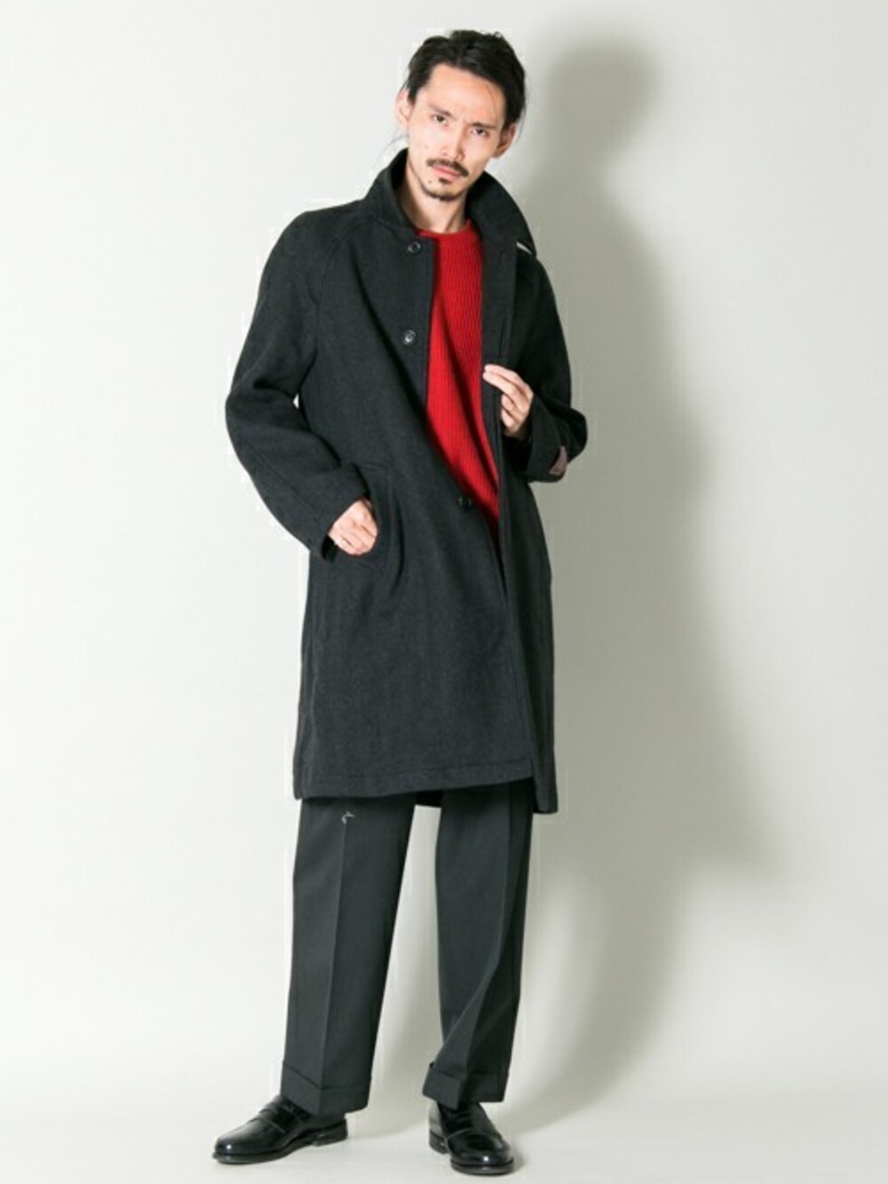 「コート、ニット、ハロウィン、ワイドパンツ、冬、URBAN RESEARCH、UR20th_UR」｜「URBAN RESEARCHのUR Lovat Tweed バルマカーンコート（ステンカラーコート、グレー系）」を使った、otsukiさん（メンズ・184cm）の秋コーディネートの1枚目の写真
