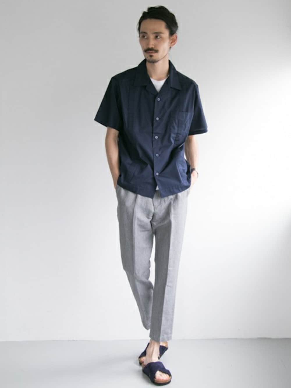 「シャツ、ネイビー、サンダル、シャツスタイル、夏コーデ、URBAN RESEARCH、キューバシャツ、半袖シャツ、オープンカラーシャツ、開襟シャツ」｜「URBAN RESEARCHのTYPEWRITER CUBA SHIRTS（シャツ/ブラウス、ブルー系）」を使った、otsukiさん（メンズ・184cm）の春コーディネートの1枚目の写真