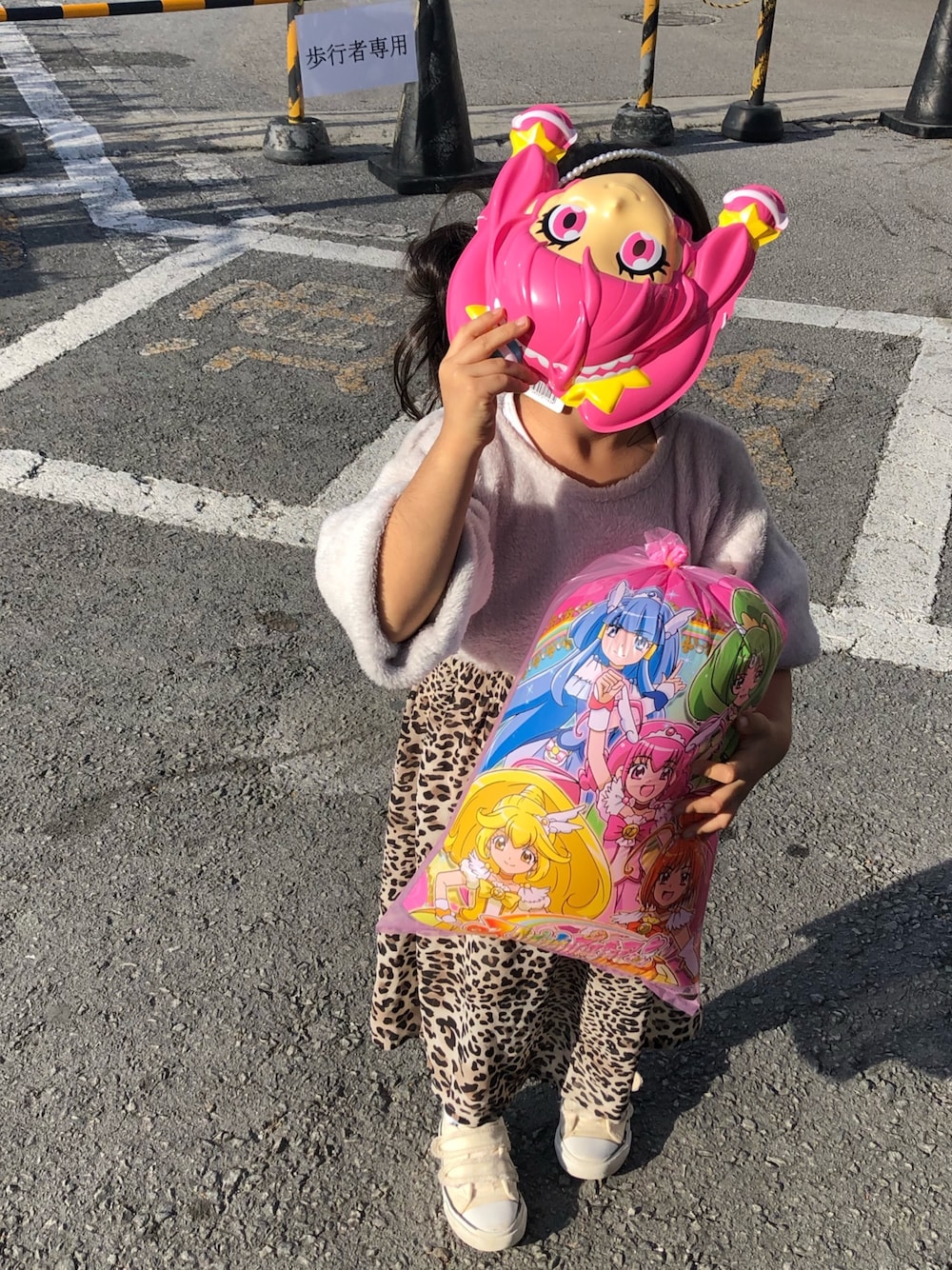 「お出かけコーデ、4歳、ロングスカート、レオパード、ファー」｜「Birthdayのアイテム（トップス、グレー系）」を使った、YUKAさん（レディース・155cm）の冬コーディネートの1枚目の写真