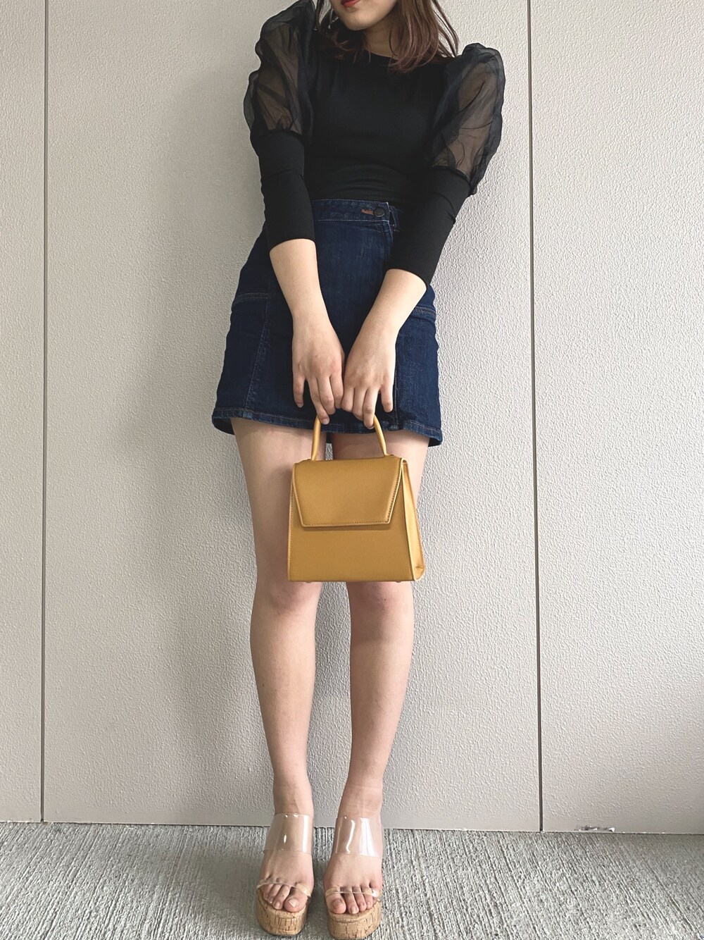 「プチプラコーデ、おしゃれさんと繋がりたい、大人カジュアル、ボリューム袖、パフスリーブ、シースルー」｜「GRLの袖チュール切替えニットトップス（ニット/セーター、ブラック系）」を使った、まなさん（レディース・159cm）の夏コーディネートの1枚目の写真