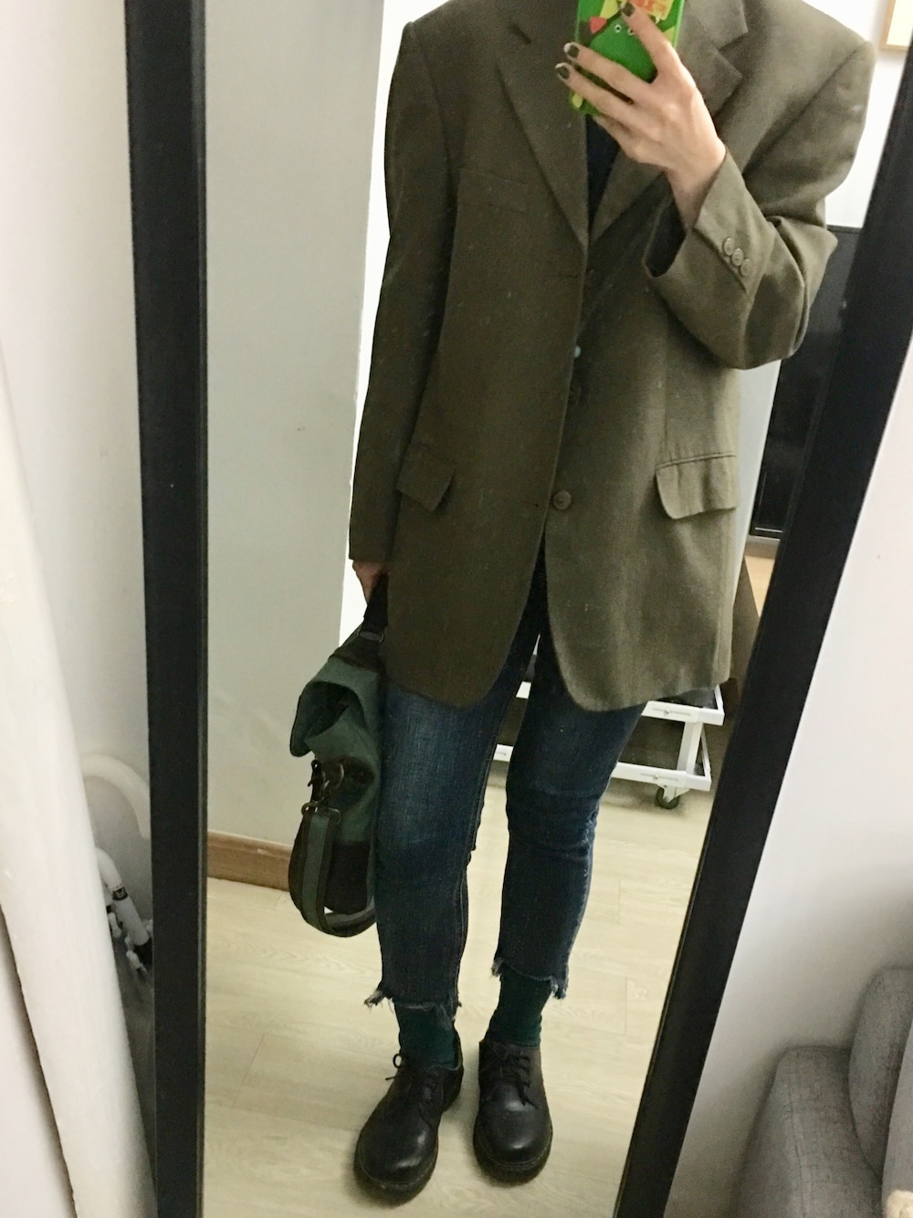 「古着のアイテム（テーラードジャケット、ゴールド系）」を使った、蒸汽熨斗さん（レディース・168cm）の春コーディネートの1枚目の写真