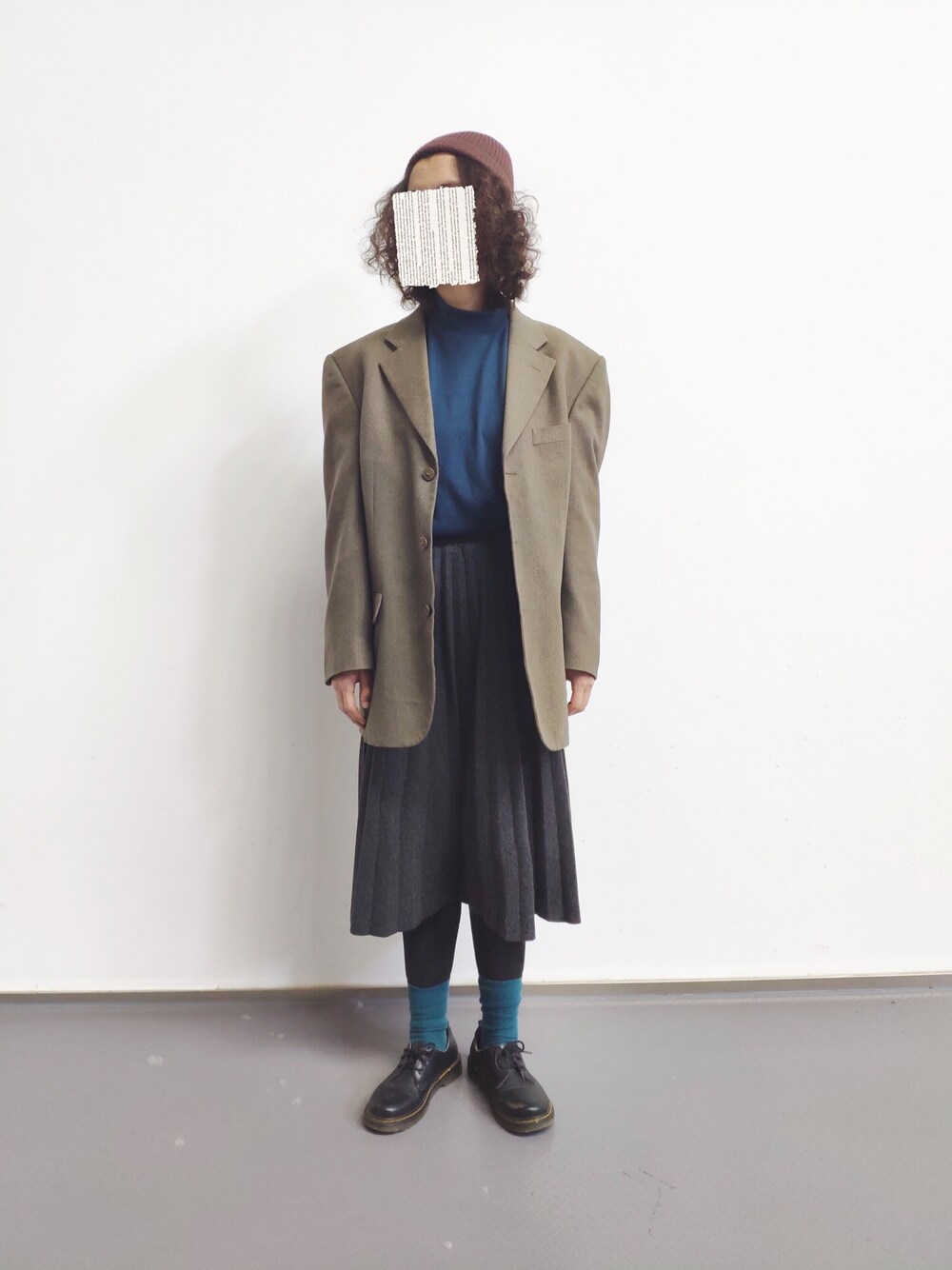 「古着のアイテム（スーツジャケット、ベージュ系）」を使った、蒸汽熨斗さん（レディース・168cm）の春コーディネートの1枚目の写真