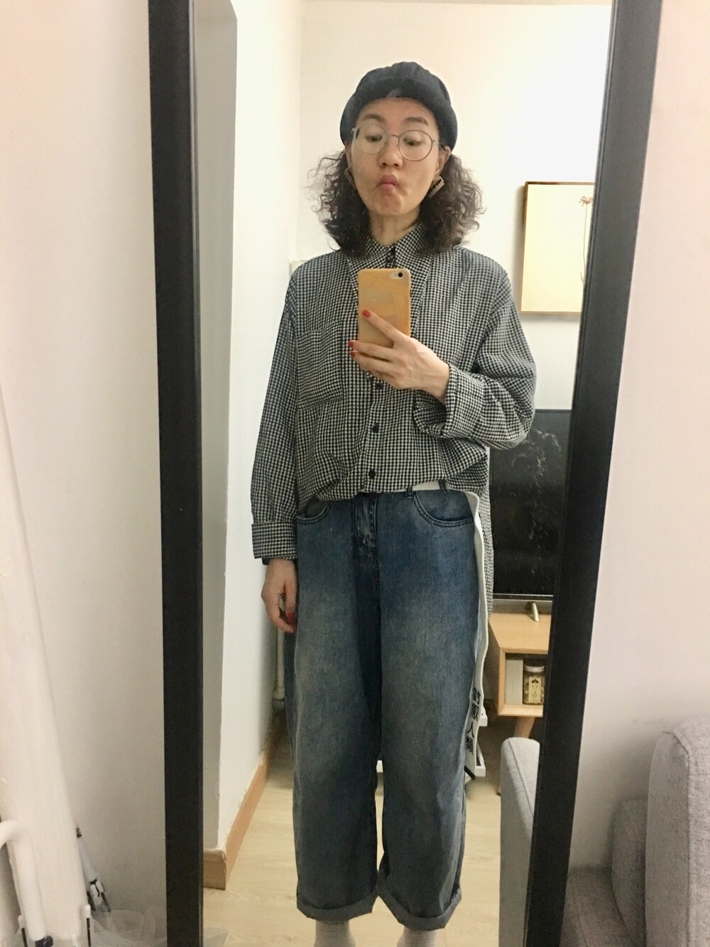 「不插电兮のアイテム（デニムパンツ、ブルー系）」を使った、蒸汽熨斗さん（レディース・168cm）の夏コーディネートの1枚目の写真