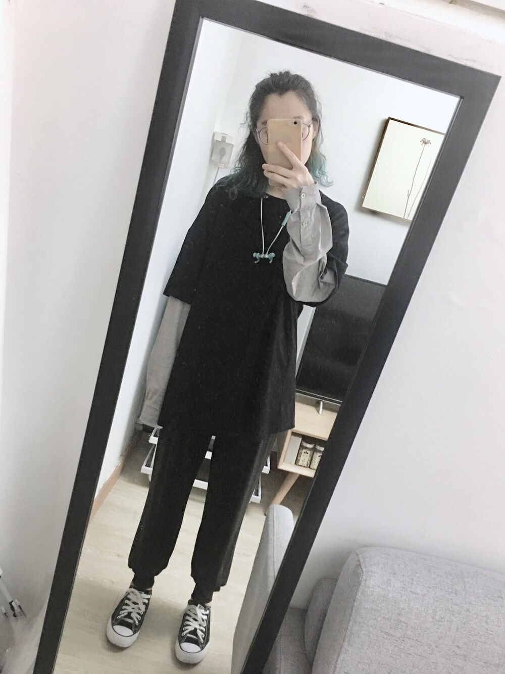「CONVERSEのアイテム（スニーカー、ブラック系）」を使った、蒸汽熨斗さん（レディース・168cm）の夏コーディネートの1枚目の写真