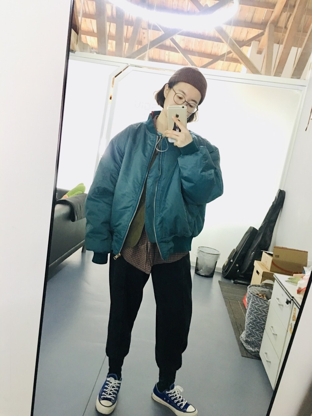 「化学少女のアイテム（ニットキャップ/ビーニー、ブラウン系）」を使った、蒸汽熨斗さん（レディース・168cm）の冬コーディネートの1枚目の写真