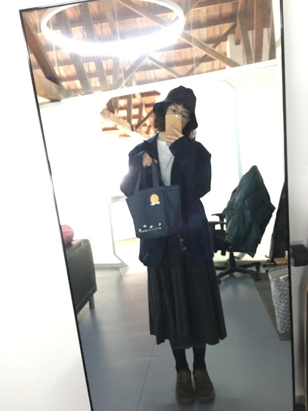 「便当袋のアイテム（ポーチ、ブルー系）」を使った、蒸汽熨斗さん（レディース・168cm）の春コーディネートの1枚目の写真