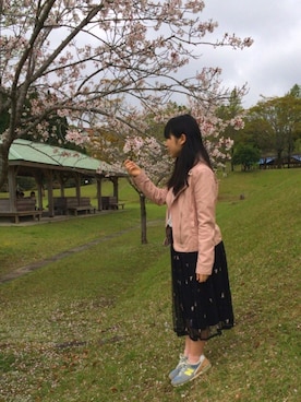 「花見」｜「アイテム（ライダースジャケット）」を使った、きゃなこさん（レディース・152cm）の春コーディネート