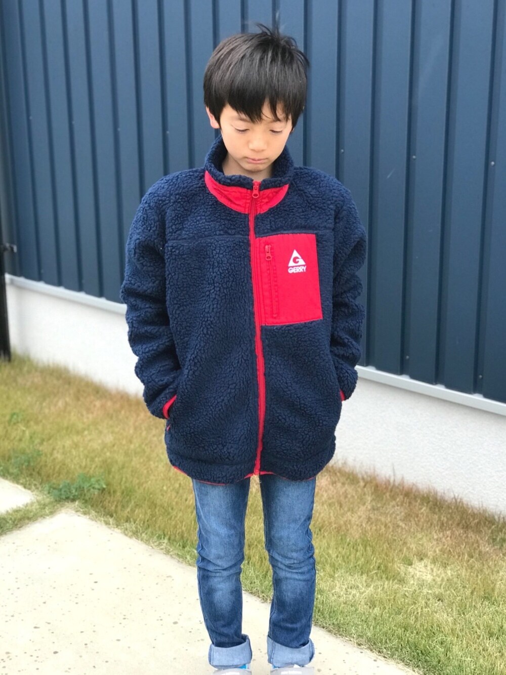 「カジュアル、ボア、ボアブルゾン、ビッグシルエット、デニム、シンプル、小学生、男の子、おしゃれさんと繋がりたい、GERRY」｜「GERRYの【GERRY】ボアフリーススタンドＪＫ（80～160cm）（ブルゾン、ブルー系）」を使った、ATSU-TAIさん（キッズ・138cm）の冬コーディネートの1枚目の写真