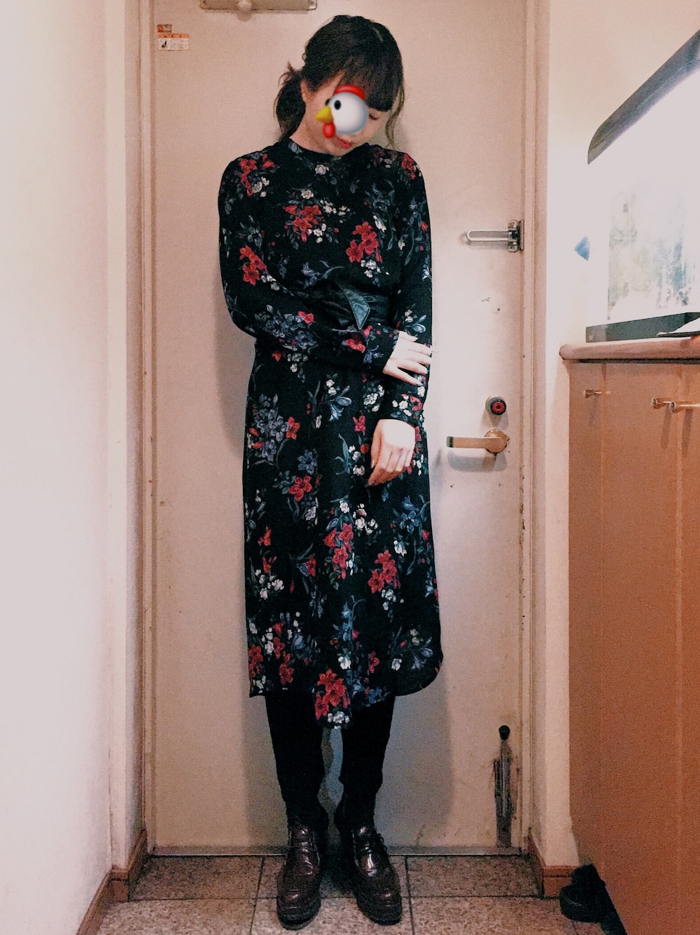 「fashion、花柄、花柄ワンピース、ワンピース、サッシュベルト、ウエストマーク、JEANASiS、SLY、フォローミー、ootd」｜「JEANASISのシャツワンピース/743980 （ワンピース、ブラック系）」を使った、サヤさん（レディース・172cm）の冬コーディネートの1枚目の写真