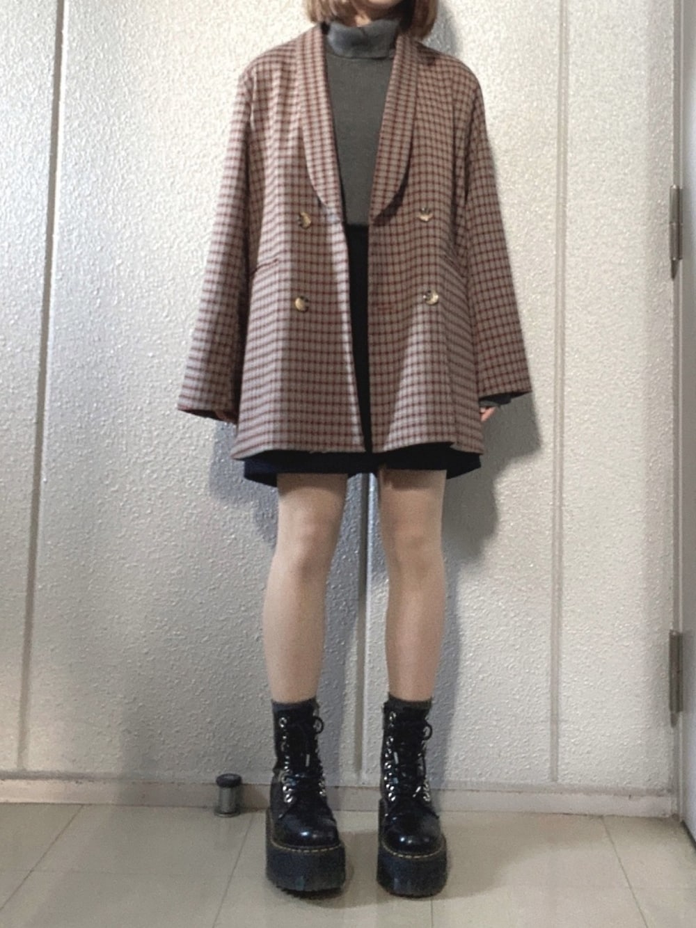 「ジャケット、テーラードジャケット、Dr.Martens、8ホール、ハーフパンツ、低身長、低身長コーデ、きれいめカジュアル、韓国ファッション、プチプラ」｜「jouetieのベーシックテーラージャケット（テーラードジャケット、オレンジ系）」を使った、🫑さん（レディース・150cm）の冬コーディネートの1枚目の写真