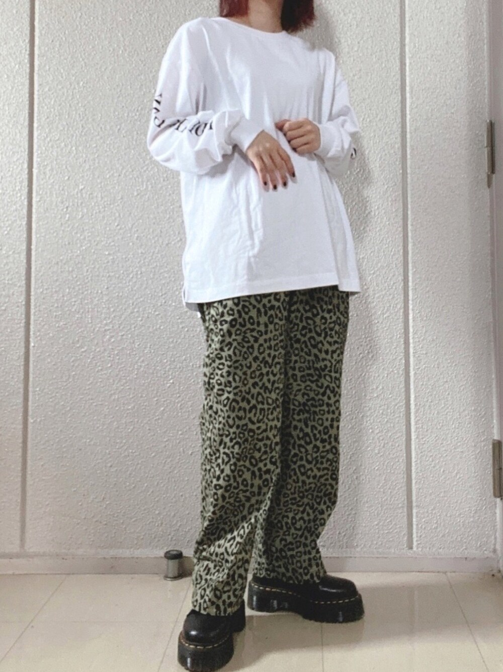 「ひょう柄、ロンT、Dr.Martens、8ホール、150cm、低身長、低身長コーデ、柄パンツ、楽チンコーデ、レオパード」｜「niko and...のハーフトーンドットロゴロンT（Tシャツ/カットソー、ピンク系）」を使った、🫑さん（レディース・150cm）の夏コーディネートの1枚目の写真