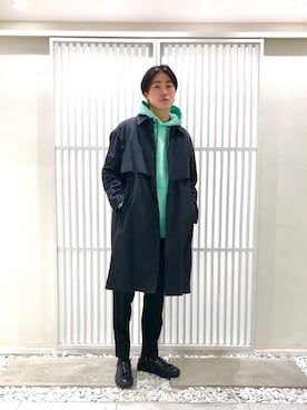 「アイテム（ステンカラーコート）」を使った、やなぎのしゅんぼさん（メンズ・176cm・20代）の冬コーディネート
