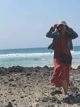 「海」｜「アイテム（デニムジャケット）」を使った、pu♡さん（レディース・164cm）の春コーディネート