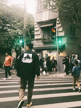 「FAT×X-LARGE（エフエイティー×エクストララージ）のアイテム」を使った、麦蔻さん（メンズ・177cm）の春コーディネート