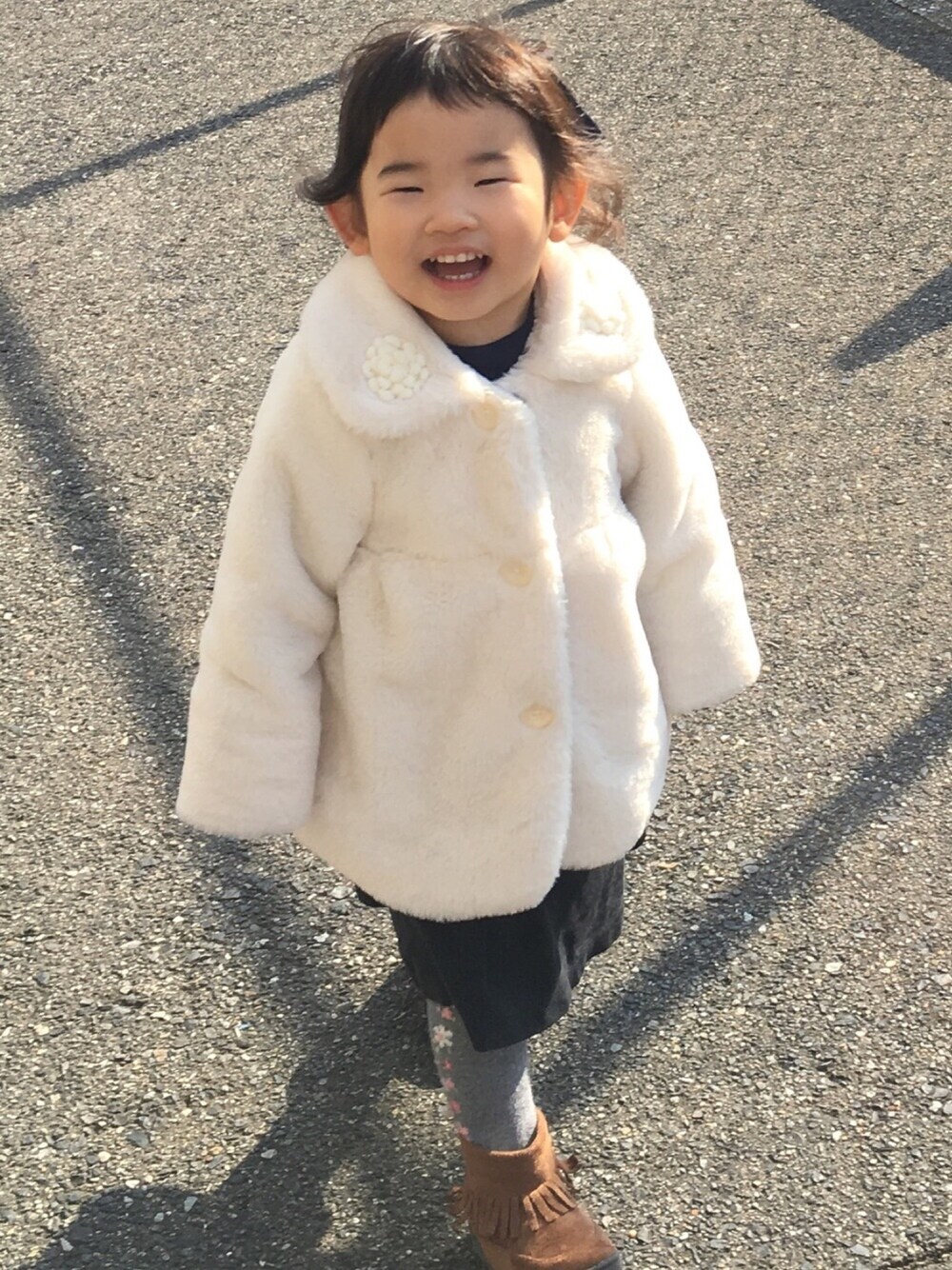 「しまむらの後ろのリボンお気に入り♡（その他アウター、ホワイト系）」を使った、cocomamaさん（キッズ・90cm）の冬コーディネートの1枚目の写真