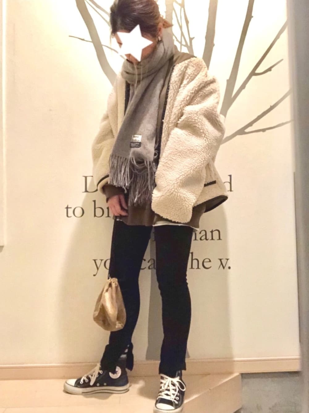 「シンプル、ラクチンコーデ、ママコーデ、マフラー、ボア、今日のコーデ、コンバース」｜「TODAYFULのパイピングボアブルゾン（ブルゾン、ホワイト系）」を使った、KUUTAさん（レディース・159cm）の冬コーディネートの1枚目の写真