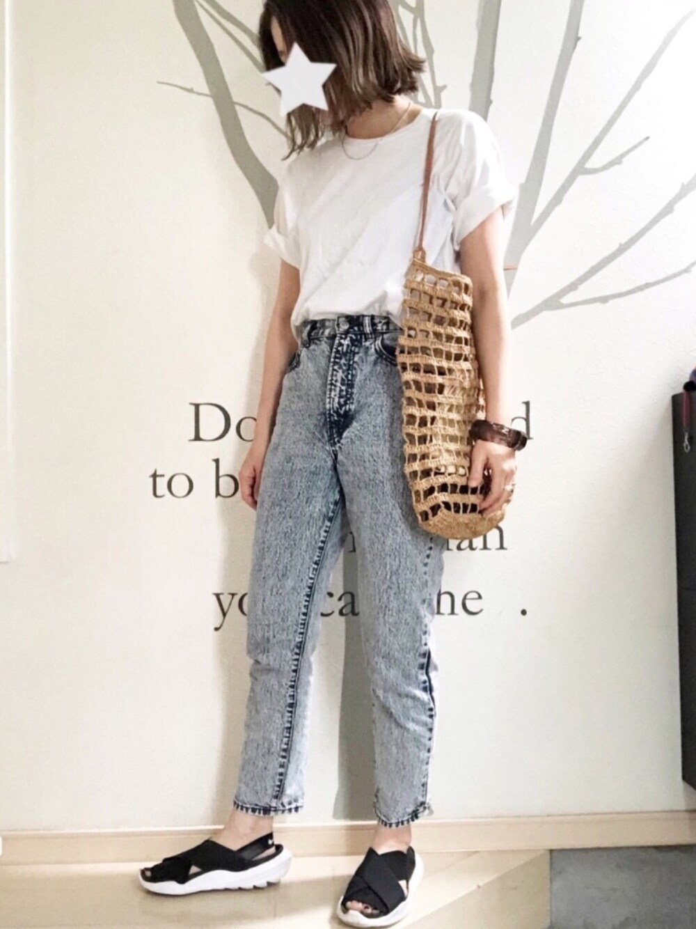 「シンプル、デニム、白Tシャツ、夏、サンダル、ハイウエスト、ママコーデ」｜「HANESのHanes/2パックTEE　816913（Tシャツ/カットソー、ホワイト系）」を使った、KUUTAさん（レディース・160cm）の夏コーディネートの1枚目の写真