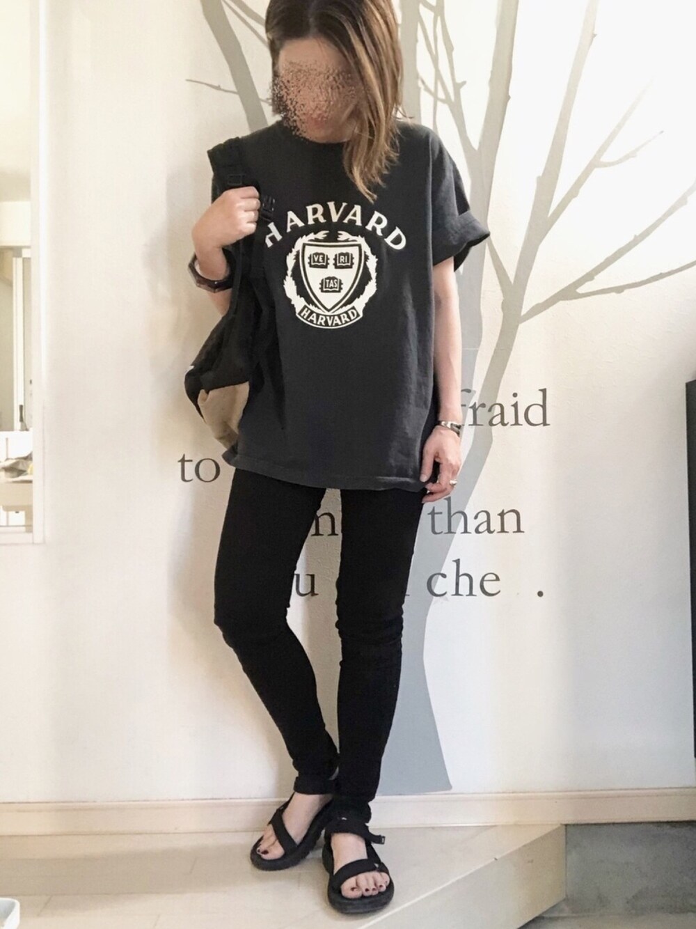 「オトナカジュアル、シンプル、黒、ブラック、ママコーデ、メンズライク、Tシャツ、ラクチンコーデ、今日のコーデ」｜「THE SHINZONEのHARVARD TEE（Tシャツ/カットソー、ブラック系）」を使った、KUUTAさん（レディース・160cm）の夏コーディネートの1枚目の写真