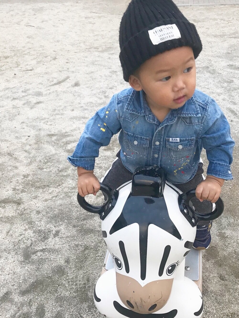 「秋冬コーデ、kids、男の子、男の子コーデ、デニムパンツ、デニムシャツ、デニム、むすこーで、シンプル、2歳」｜「Leeのアイテム（シャツ/ブラウス、ブルー系）」を使った、Hayuma▲Toomaさん（キッズ・80cm）の秋コーディネートの1枚目の写真
