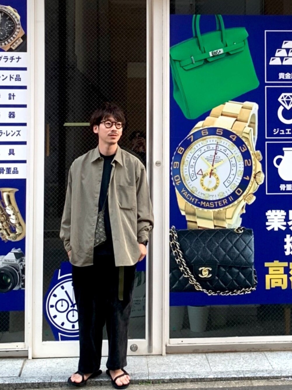 「なんでそこで撮ったん、足元夏、lesca、ニードルス、シャツスタイル、古着」｜「LescaのLesca - ラウンド 眼鏡フレーム - unisex - アセテート - 45（メガネ、ブラウン系）」を使った、さるさん（メンズ・170cm）の秋コーディネートの1枚目の写真