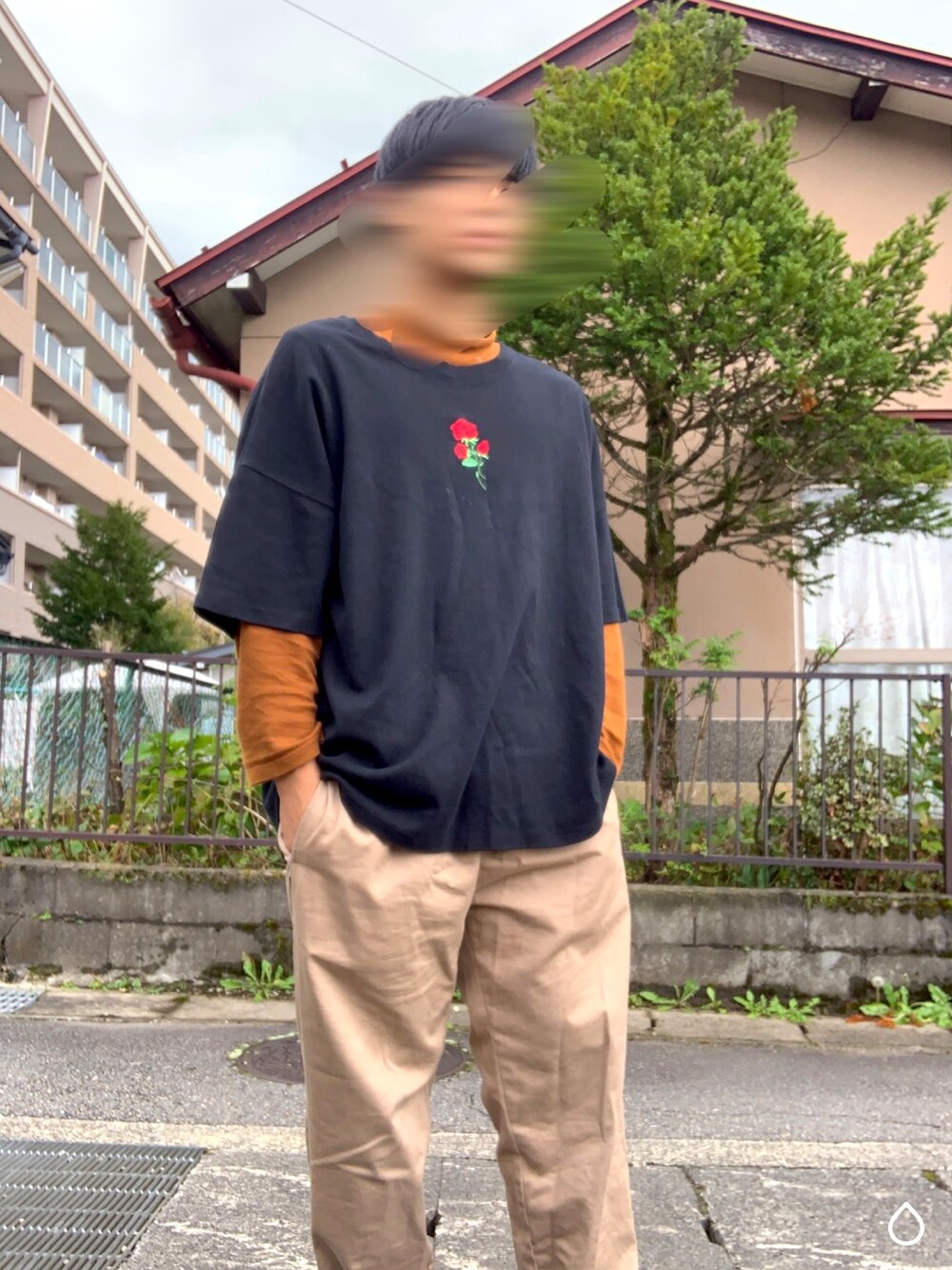 「秋のコーデ、シンプル、おしゃれさんと繋がりたい、オトナカジュアル、古着MIX、ベージュ、GU、ビッグシルエット」｜「ADRERのバラシシュウビッグTシャツ（Tシャツ/カットソー、ブラック系）」を使った、ameさん（メンズ・165cm）の秋コーディネートの1枚目の写真