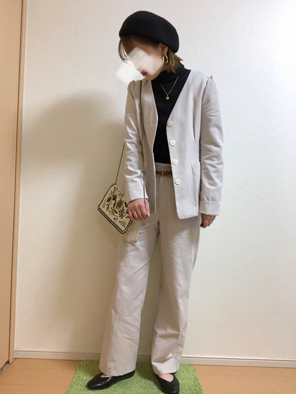 「セットアップ、パーティースタイル、オトナカジュアル、帽子コーデ、ベージュコーデ、プチプラミックス、低身長コーデ、タートルネック、GU、156cm」｜「COCO DEALのアイテム（セットアップ、ベージュ系）」を使った、che.jさん（レディース・156cm）の冬コーディネートの1枚目の写真