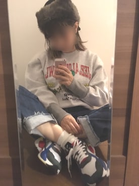 「77circa（ナナナナサーカ）のアイテム（スウェット、グレー系）」を使った、だれかさん（レディース）の冬コーディネート