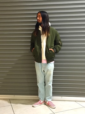 「BEAUTY&YOUTH UNITED ARROWS（ビューティーアンドユースユナイテッドアローズ）のBY ∴ シンサレート MA-1（ミリタリージャケット、グリーン系）」を使った、Tomoyoshi Tsuchiyaさん（メンズ・175cm）の冬コーディネート