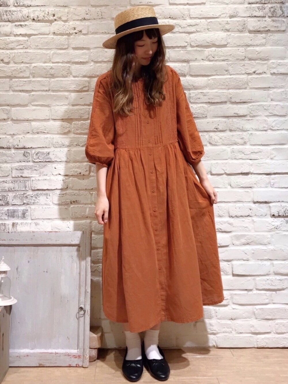 「サマンサ モスモス(Samansa Mos2)、SM2、夏コーデ、ゆるコーデ、シンプル、ガーリー、大人ガーリー、ワンピース、レース、バレエシューズ」｜「Samansa Mos2の後ろパーツレースノースリーブカットソー（Tシャツ/カットソー、ホワイト系）」を使った、いっしき🐻さん（レディース・163cm）の夏コーディネートの1枚目の写真