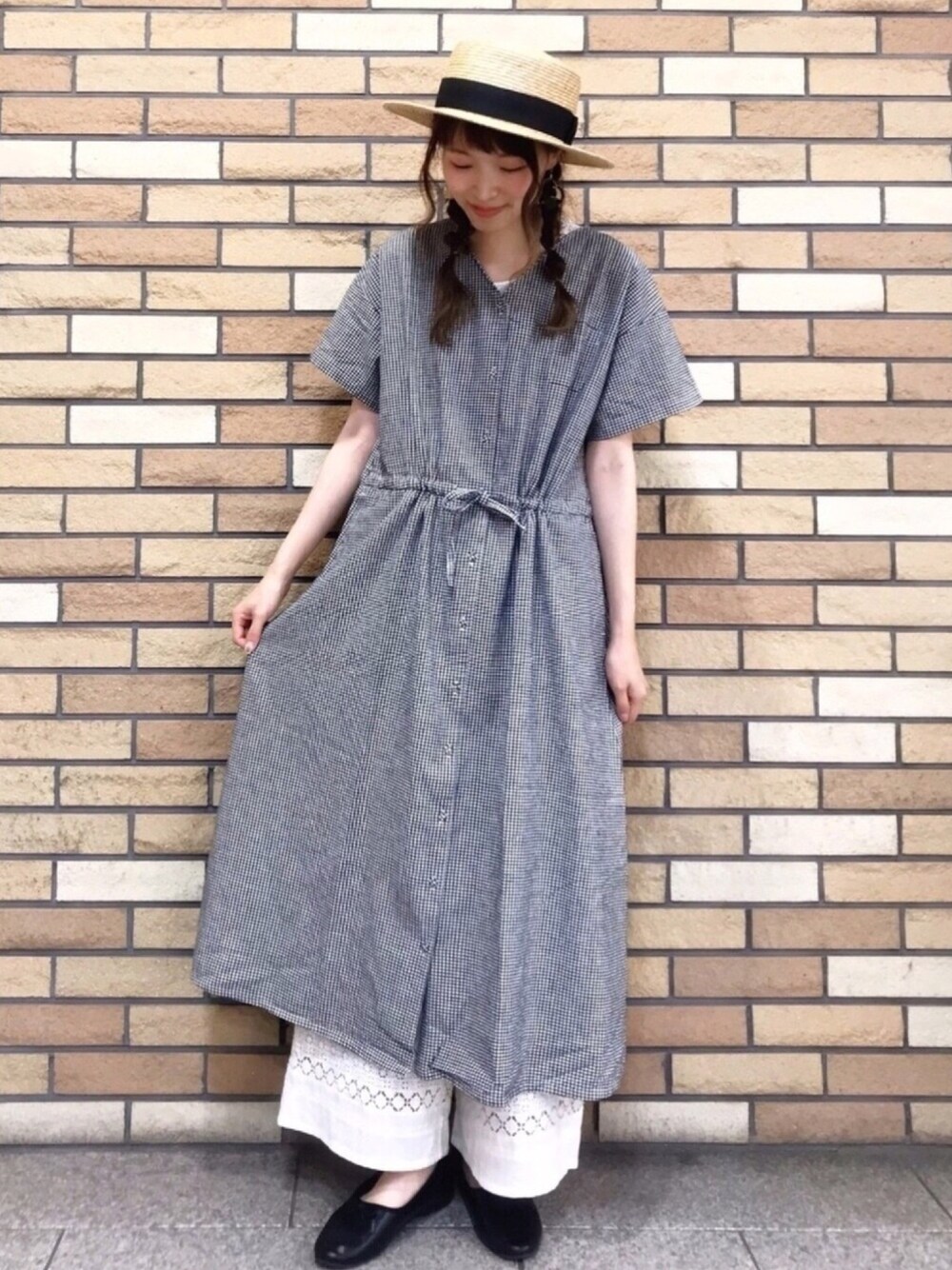 「サマンサ モスモス(Samansa Mos2)、SM2、夏コーデ、ゆるコーデ、休日スタイル、ナチュラル、ガーリー、シンプル、ワンピース、レース」｜「Samansa Mos2の後ろパーツレースノースリーブカットソー（Tシャツ/カットソー、ホワイト系）」を使った、いっしき🐻さん（レディース・163cm）の夏コーディネートの1枚目の写真