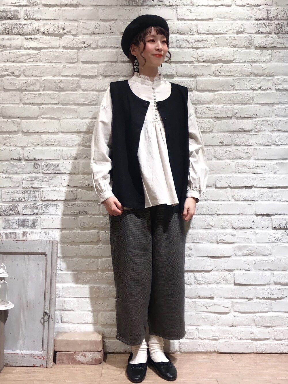 「サマンサ モスモス(Samansa Mos2)、SM2、春コーデ、ゆるコーデ、モノトーン、ベスト、ワイドパンツ、ベレー帽、バレエシューズ、私の推しブランド」｜「Samansa Mos2のアイテム（ハンチング/ベレー帽、ブラック系）」を使った、いっしき🐻さん（レディース・163cm）の冬コーディネートの1枚目の写真