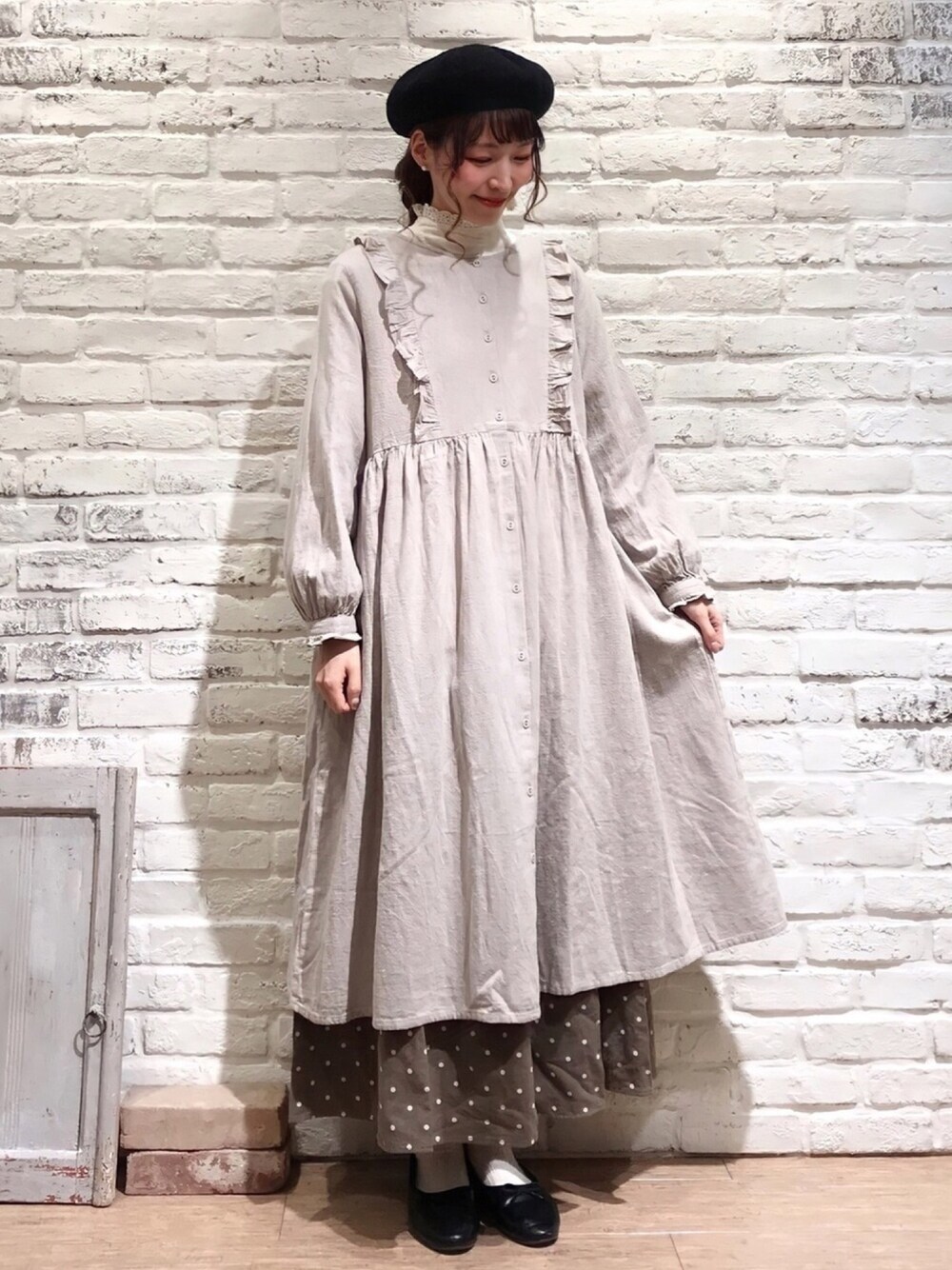 「サマンサ モスモス(Samansa Mos2)、SM2、春コーデ、ゆるコーデ、ワントーンコーデ、レイヤードスタイル、ガーリー、ワンピース、ベレー帽、バレエシューズ」｜「Samansa Mos2のアイテム（ハンチング/ベレー帽、ブラック系）」を使った、いっしき🐻さん（レディース・163cm）の冬コーディネートの1枚目の写真