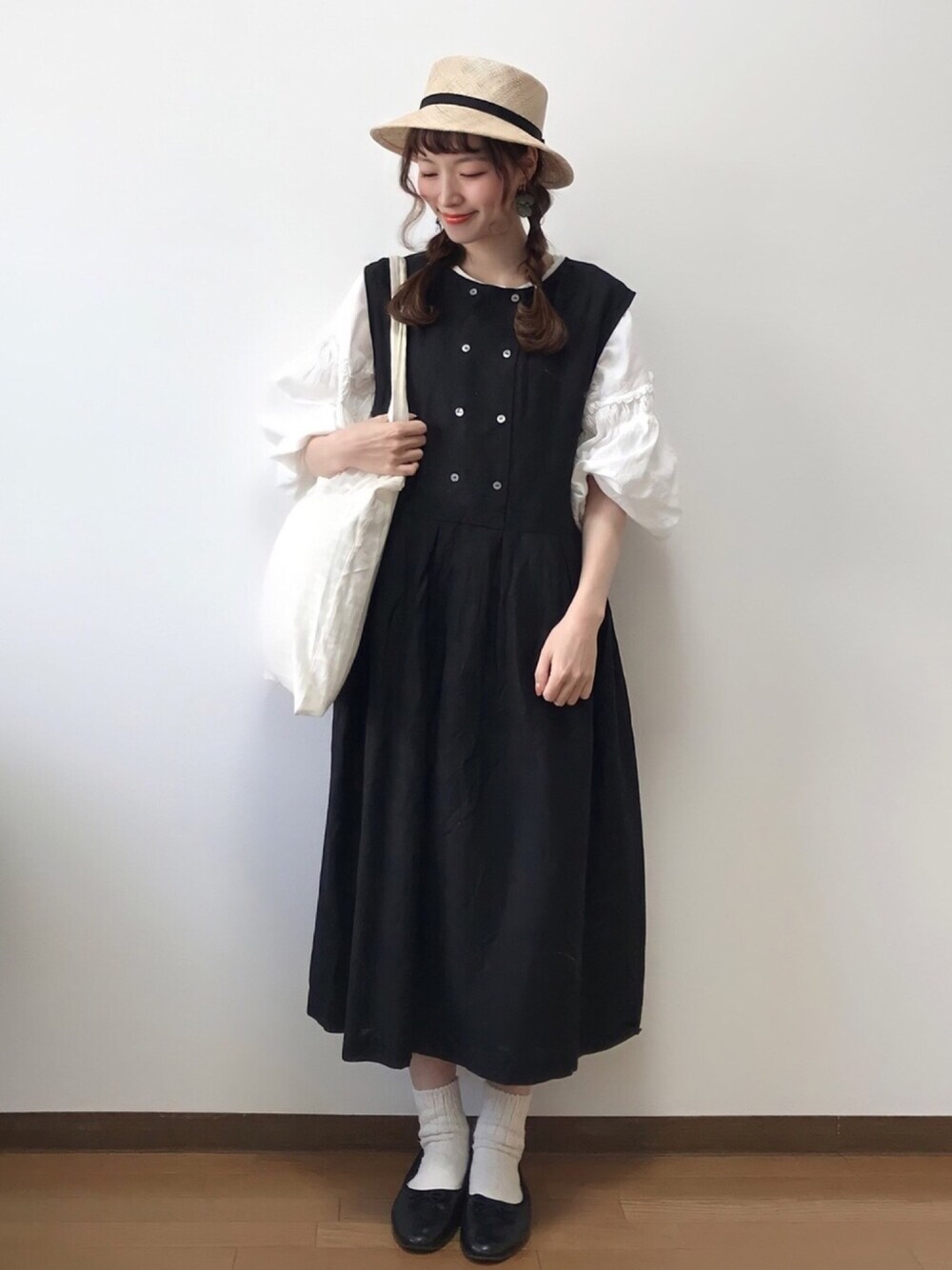 「サマンサ モスモス(Samansa Mos2)、SM2、春コーデ、ゆるコーデ、シンプル、ガーリー、モノトーン、ワンピース、ボリューム袖、バレエシューズ」｜「Samansa Mos2のボリューム袖ブラウス（シャツ/ブラウス、ホワイト系）」を使った、いっしき🐻さん（レディース・163cm）の春コーディネートの1枚目の写真