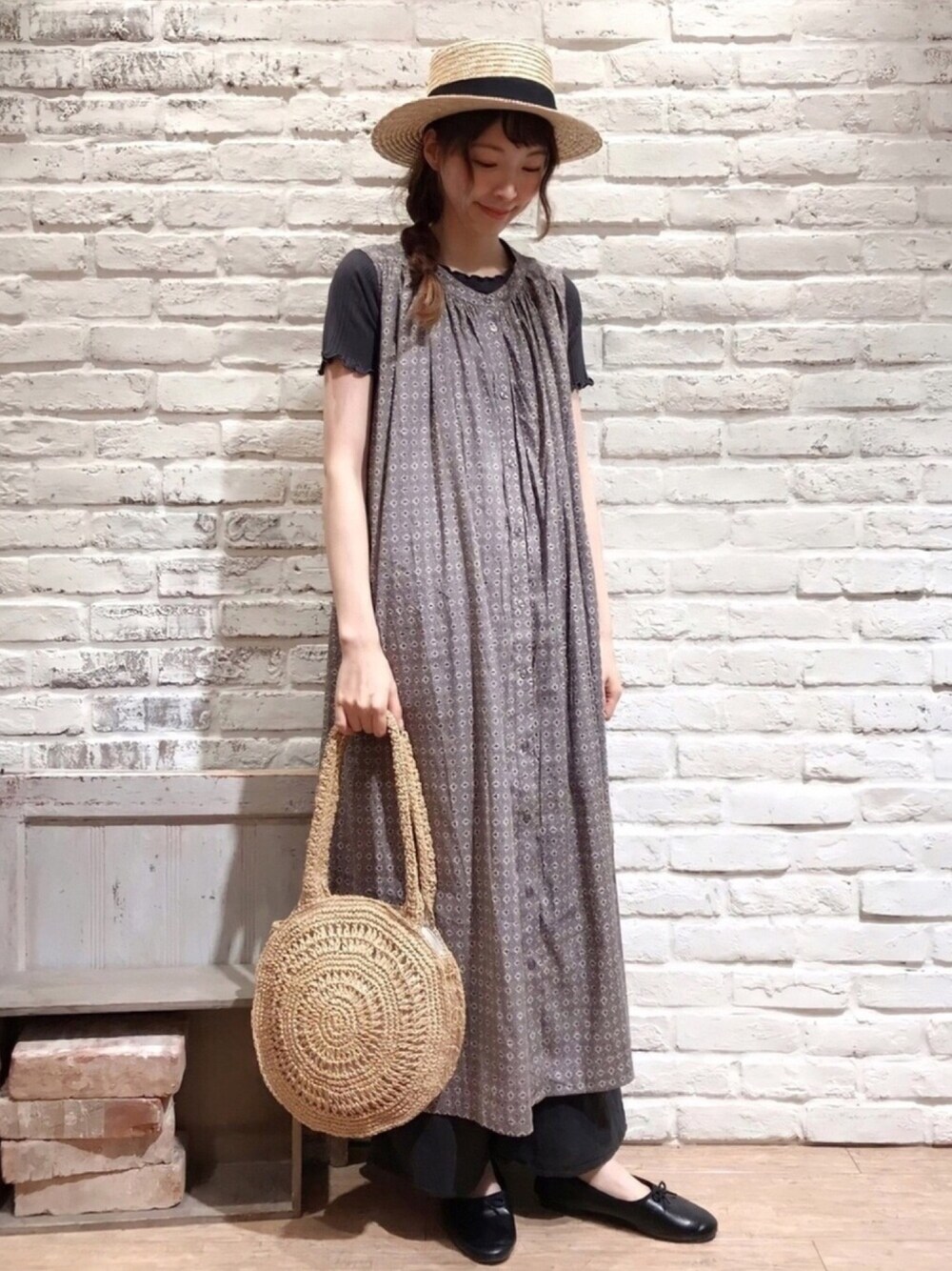 「サマンサ モスモス(Samansa Mos2)、SM2、夏コーデ、ゆるコーデ、ナチュラル、モノトーン、ワンピース、ワイドパンツ、カンカン帽、バレエシューズ」｜「Samansa Mos2の35th SA刺繍カンカン帽（ハット、ブラック系）」を使った、いっしき🐻さん（レディース・163cm）の夏コーディネートの1枚目の写真