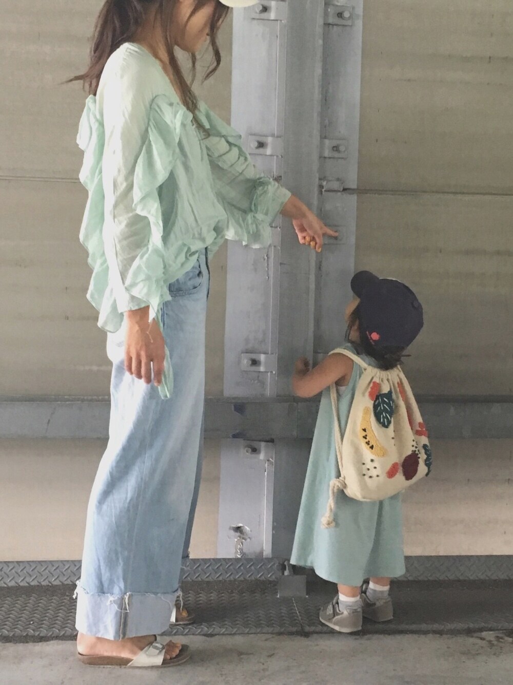 「夏のフルーツフェスティバル、ミントグリーン、リンクコーデ、ZARA、ナップサック、バナナ」｜「RAGEBLUEのブレードHAT/719649（ハット、ホワイト系）」を使った、Ripiさん（キッズ・90cm）の夏コーディネートの1枚目の写真