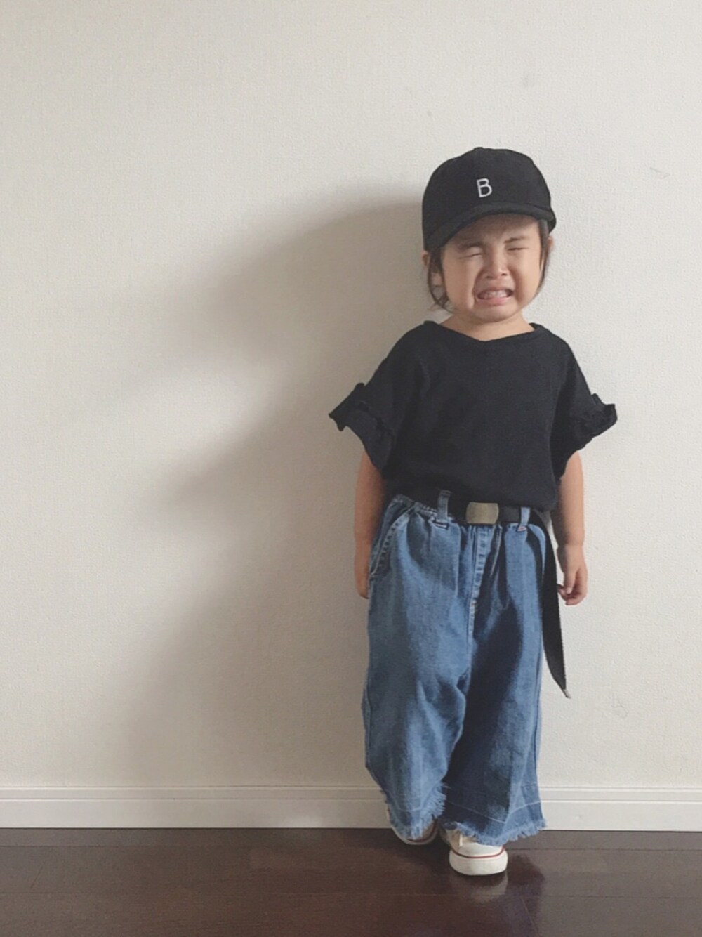 「西松屋、キャップ、ブラック、ワイドパンツ、デニム、コンバース」｜「西松屋のアイテム（キャップ、ピンク系）」を使った、Ripiさん（キッズ・90cm）の夏コーディネートの1枚目の写真