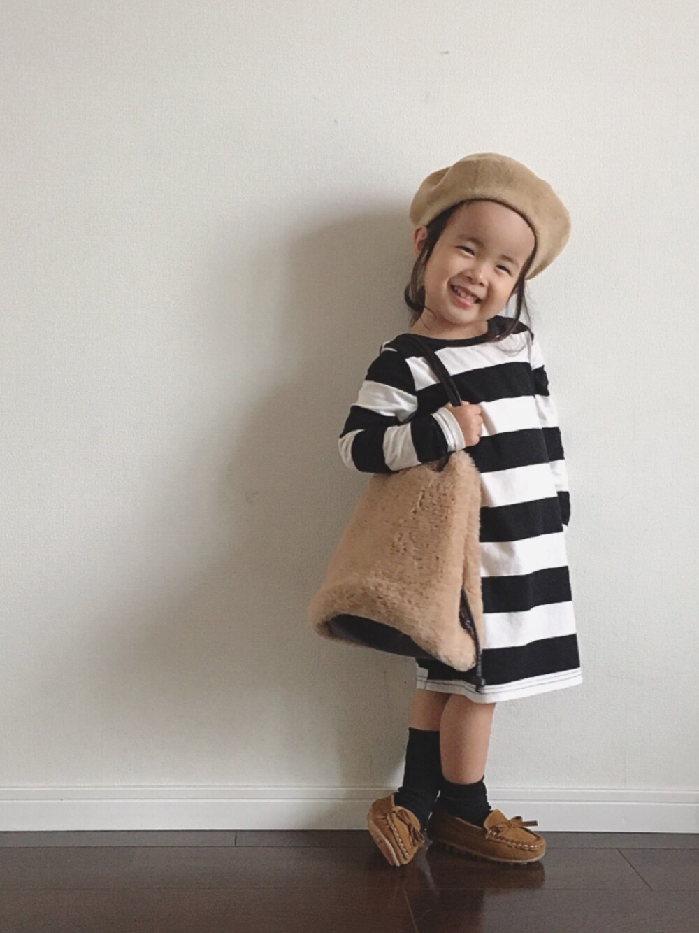 「3coins、ボーダー、韓国子供服、DAISO、雑誌付録、おんなのこ、3歳、キッズコーデ」｜「韓国子供服のアイテム（ワンピース、ブラック系）」を使った、Ripiさん（キッズ・90cm）の秋コーディネートの1枚目の写真